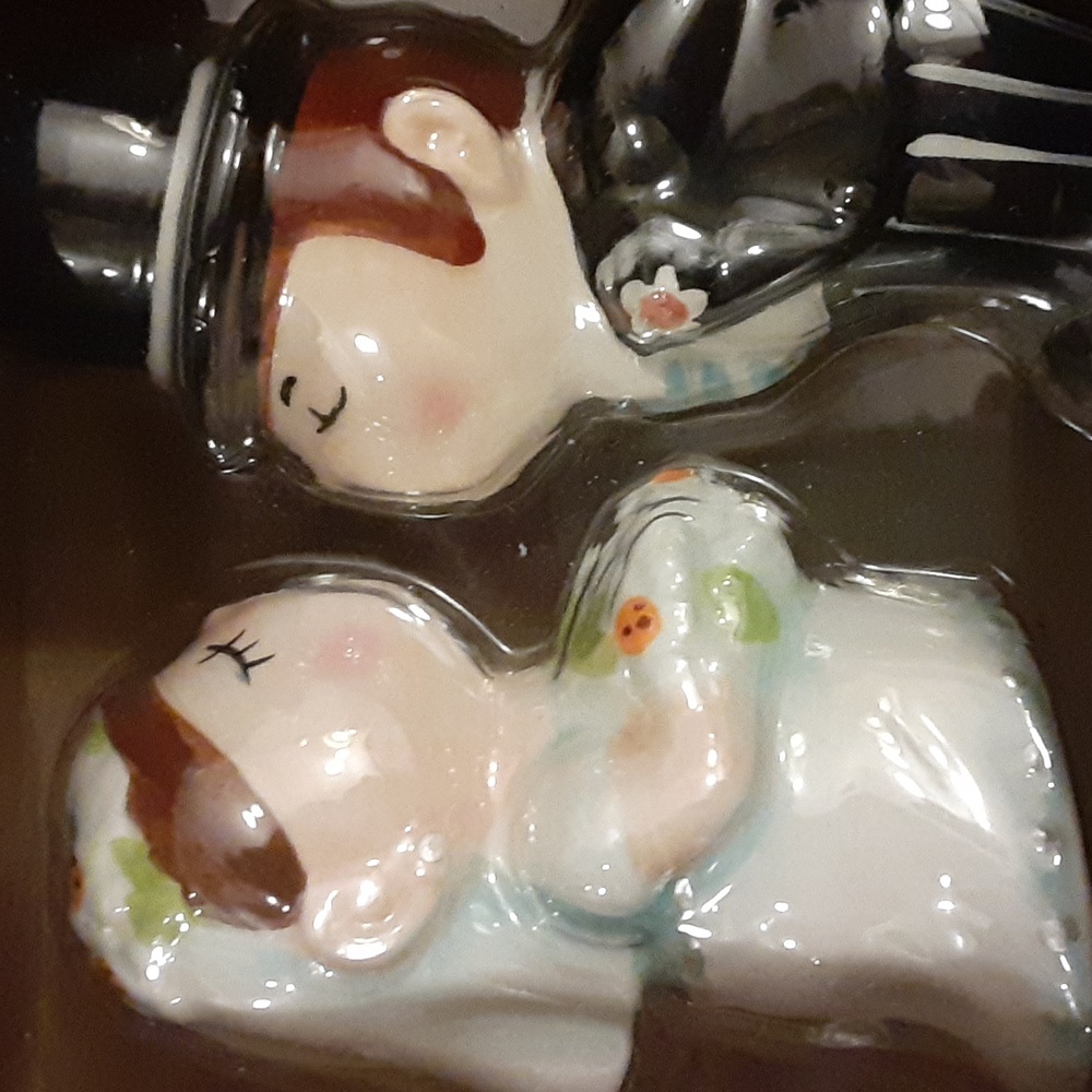 Westland Giftware Kissing Bride/Groom salt/pepper shakers white/black New in Box - Picture 3 of 14